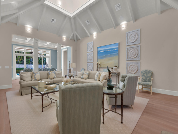 Luxury Coastal Retreat in Naples - Perfect For Your Next Vacation